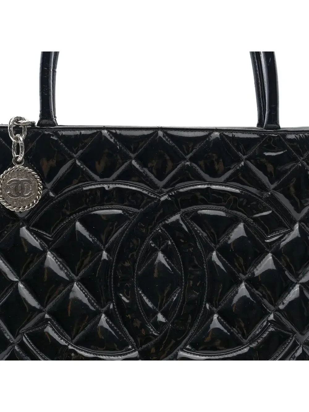 CHANEL step out